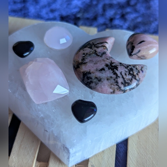🩷 Grounded Loving Energy Plate 🖤 Rhodonite Black Obsidian & Rose Quartz cabs - Picture 8 of 9